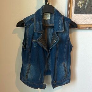 Dolled Up distressed Jean vest size XL
